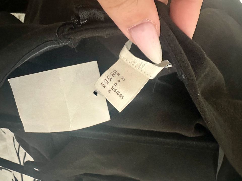 Damen jumpsuit Einteiler H&M Größe 36 schwarz neu ungetragen in Ahlen