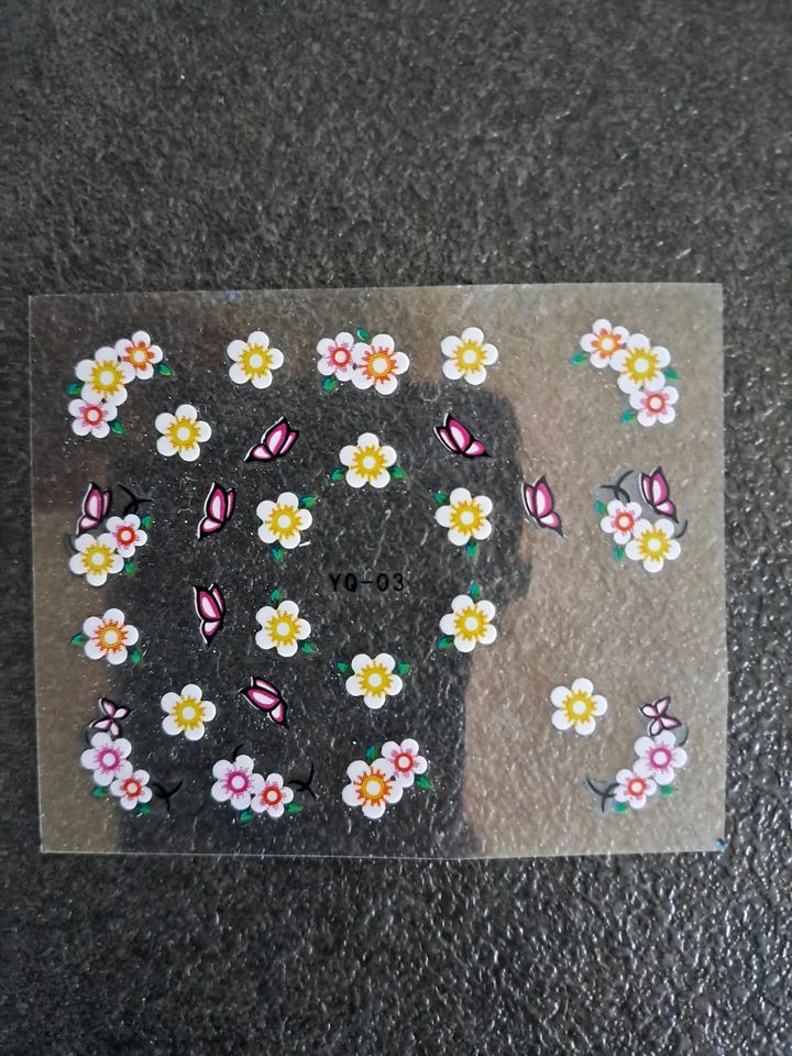 Nagel-Sticker Set 21teilig Blumen farbig in Bad Wildungen