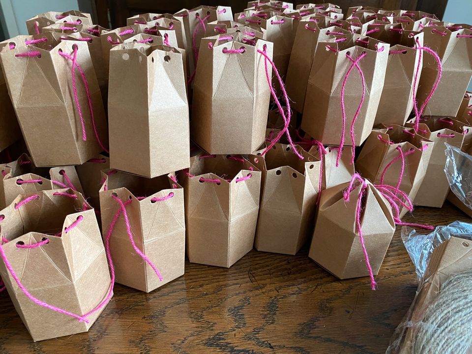 Geschenkbox Papier Gastgeschenk Hochzeit in Herten