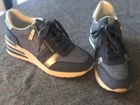 Sneaker mit Absatz, Größe 39 blau Glitzer Niedersachsen - Borkum Vorschau