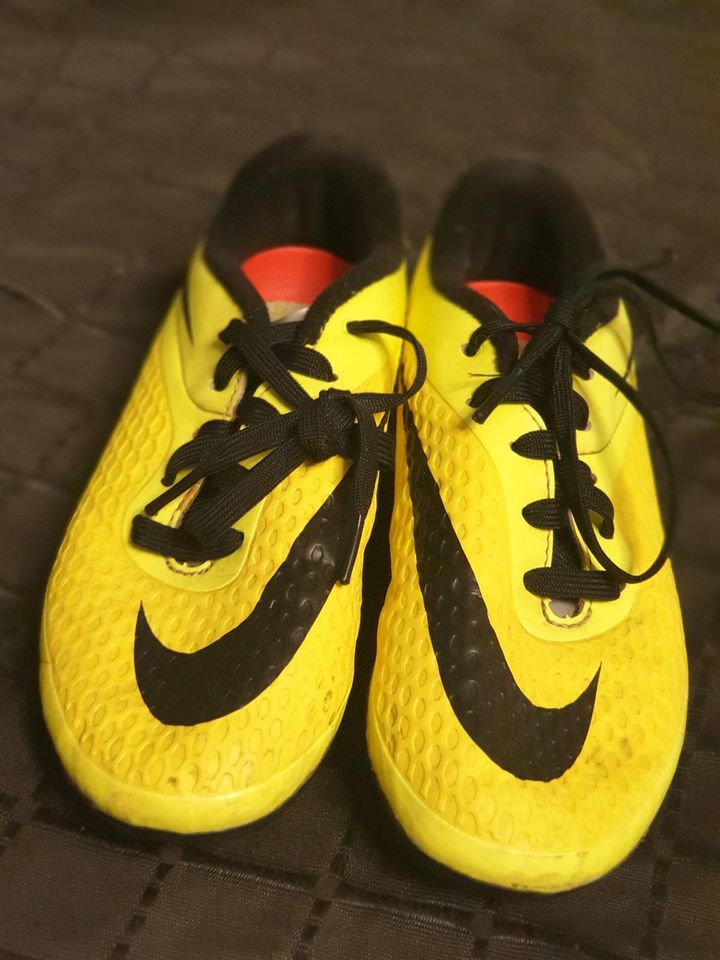 Nike fussballschuhe, Kinderschuhe Große 32 in Groitzsch