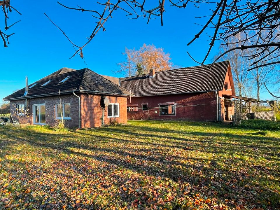 Resthof mit 3 Wohneinheiten auf 1,6 Hektar Land in Schwaförden