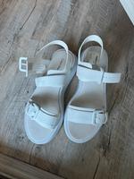 Calvin Klein weiße Sandalen 26 sm Nordrhein-Westfalen - Herne Vorschau
