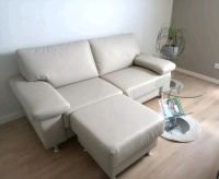 2-Sitzer mit Hocker Creme Kunstleder frei stellbar Sofa Couch Nordrhein-Westfalen - Wassenberg Vorschau