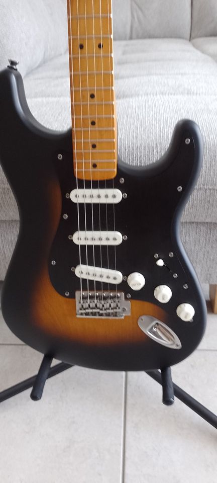 Fender Squier 40th Anniversary Stratocaster Vintage Edition 2TS in Mönchengladbach