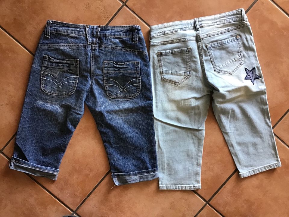 Mädchen Bermuda/Capri Gr.152 Jeans 2Stück in Medebach