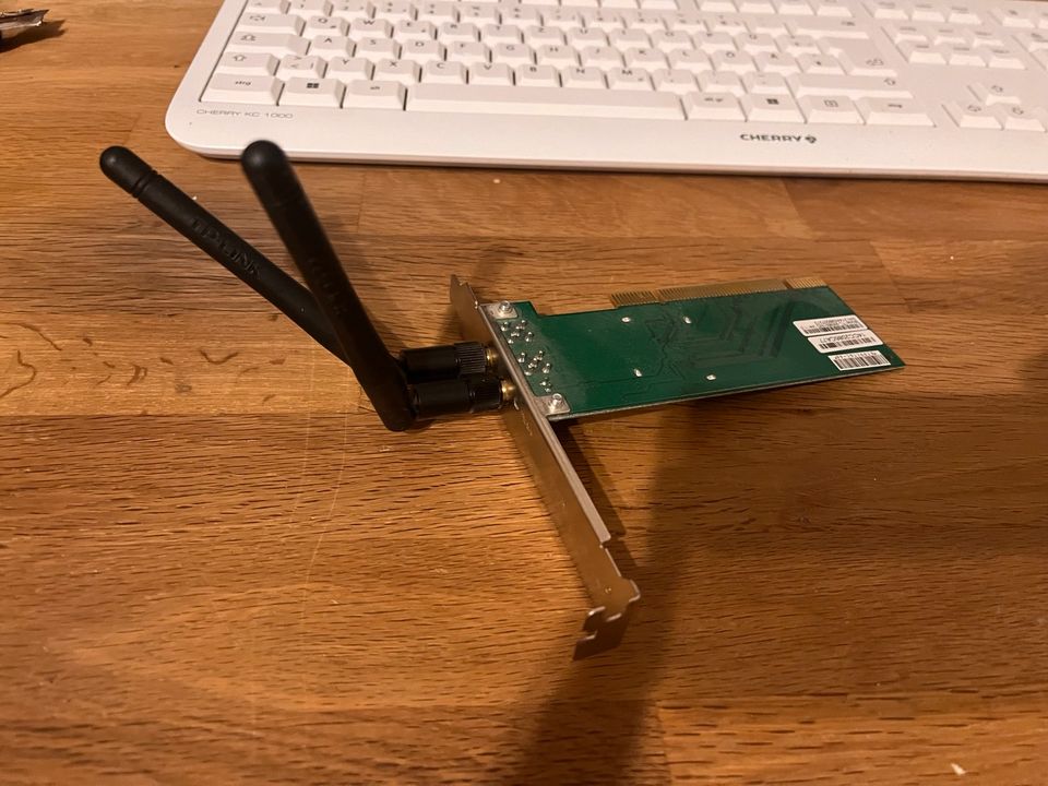 TP-Link 300Mbps PCI Wireless Adapter in Straßenhaus