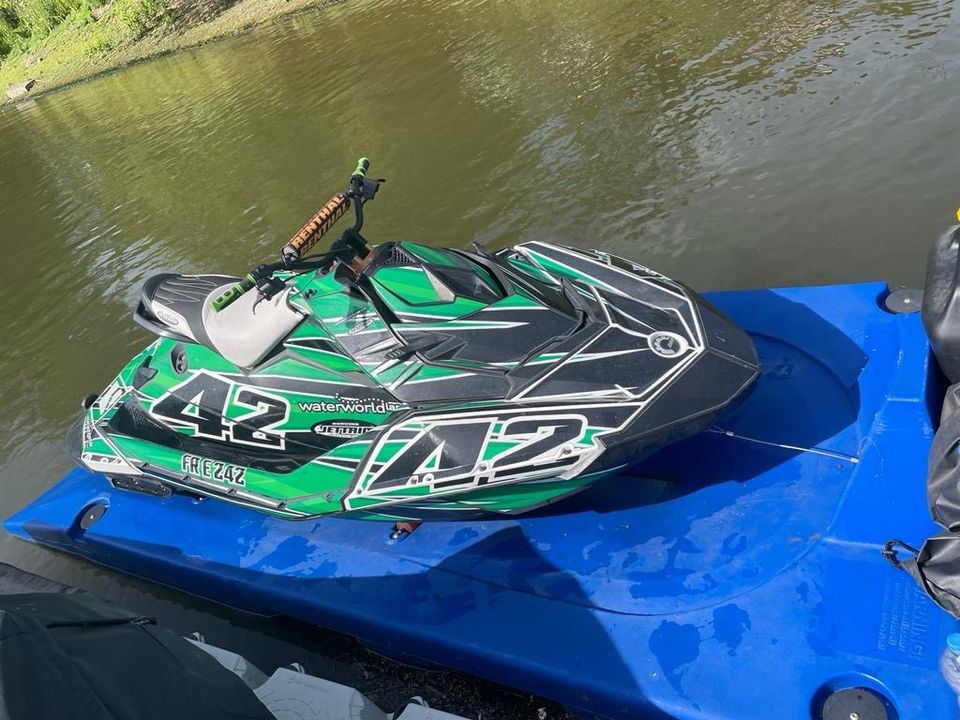 Sea-Doo Spark Jetski mit Trailer und Plane in Wiesbaden