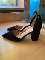Schuhe mit Absatz, schwarz Samt, 20 € plus Versand Bayern - Pullach Vorschau