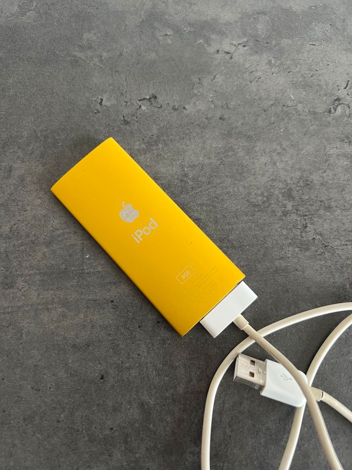 Apple IPod Gold Gelb Generation 4 8GB mit Original Zubehör! in Witten