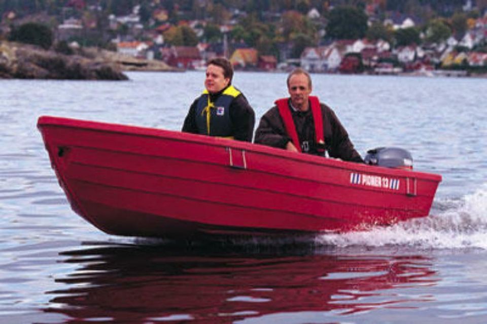 Motorboot Pioner 13 Ruderboot neu führerscheinfrei Feuerwehrboot in Neuruppin