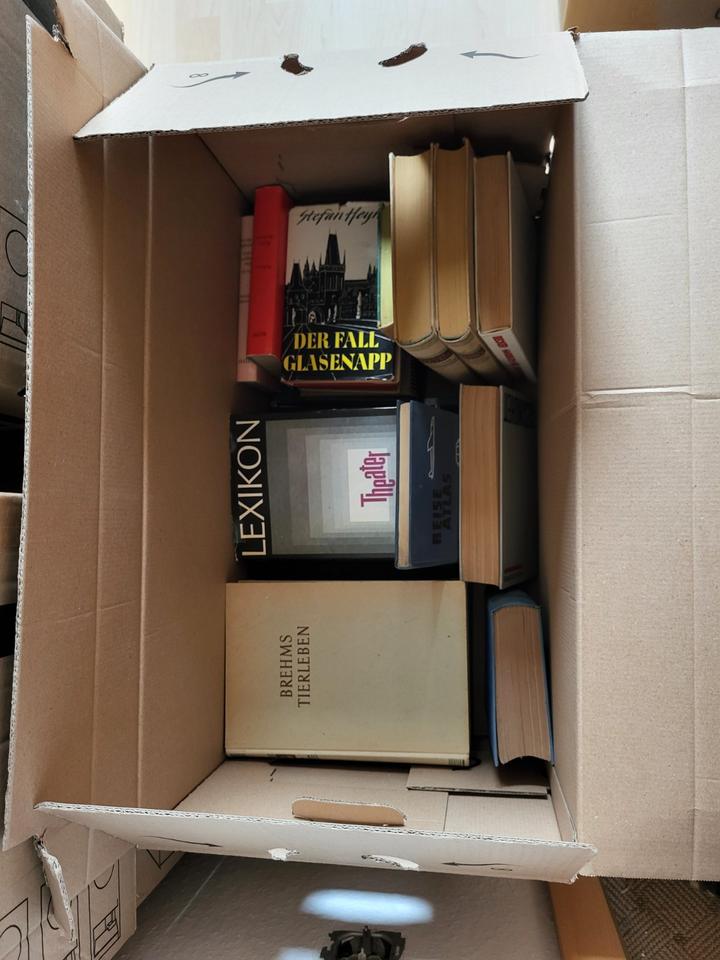13 Bücherkisten zu verschenken! in Berlin