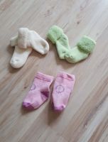 Übergangsmütze Sommermütze NEU und kleiner + Erstlings-Socken Baden-Württemberg - Gundelsheim Vorschau