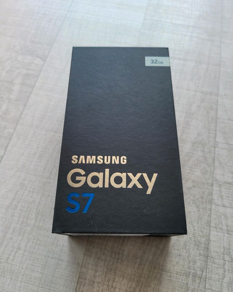 Samsung Galaxy  S7 Original Verpackung in Düsseldorf