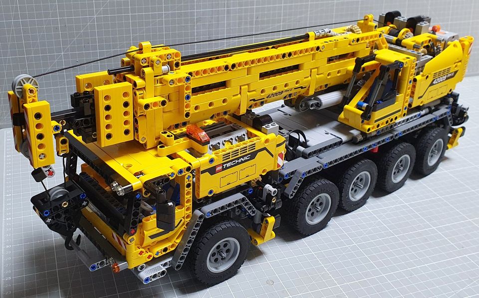 Lego 42009 Mobiler Schwerlastkran Ultimate MOC in Bispingen
