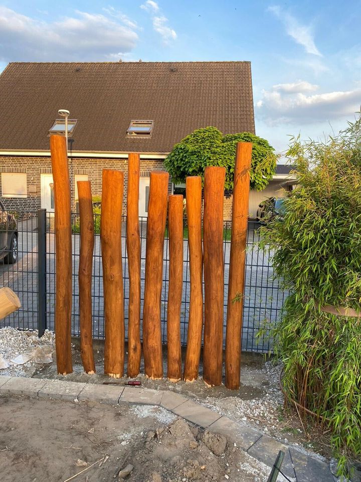 Sichtschutzzaun Robinienstämme  10-14cm Gartendeko in Dülmen