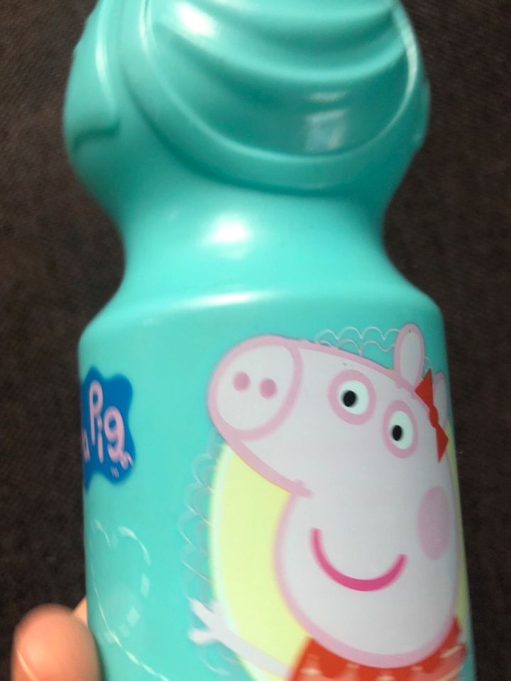 Peppa Wutz Trinkflasche in Auerbach