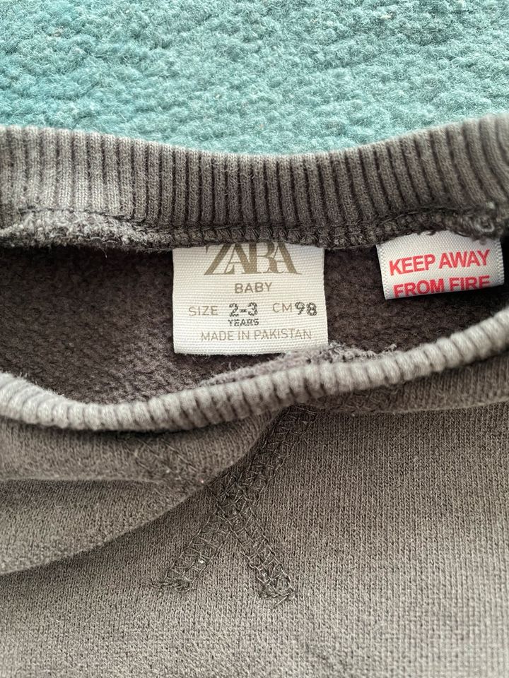 Zara Pullover 98 in Sünching