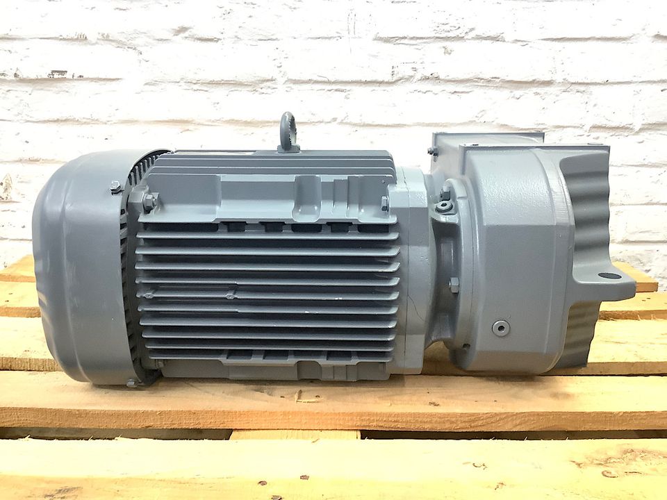 SEW-EURODRIVE Winkel Doppel Getriebemotor FA77BDRN132M4/ADB2/TF in Korschenbroich