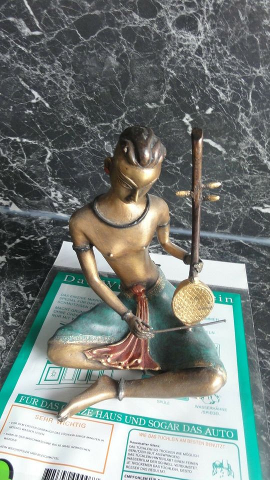 Tempelmusiker aus Thailand, 1.2 kg Bronze, Tempelwächter in Berlin