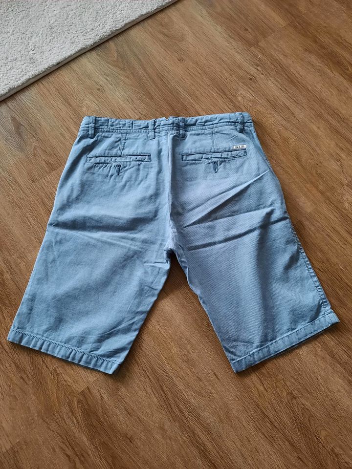 Kurze Hose chino gr.S in Leinefelde