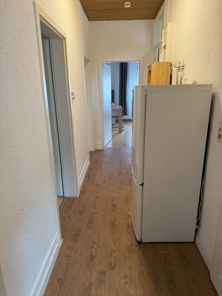 MÖBLIERTE ZIMMER-auch einzeln anmietbar in 3-Zi.Whg. in S-Bad Cannstatt - 3428 in Stuttgart