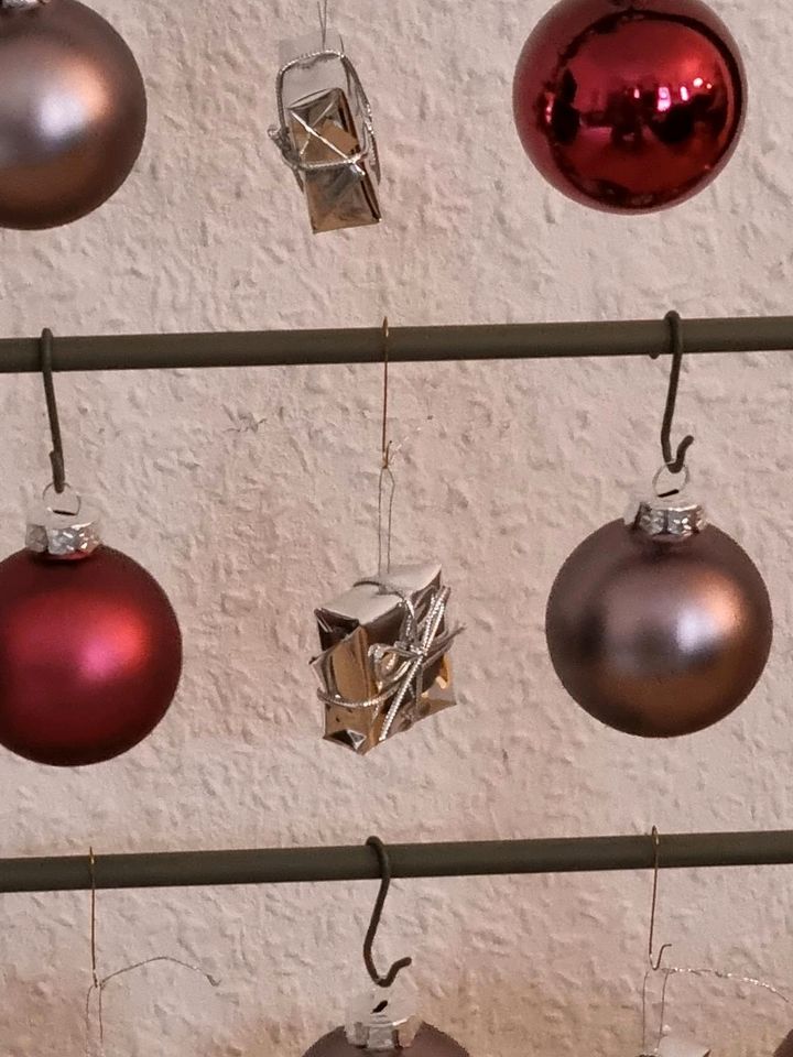 Weihnachtsbaum Metall inkl. Weihnachtskugeln Stern Lichterkette in Bonn