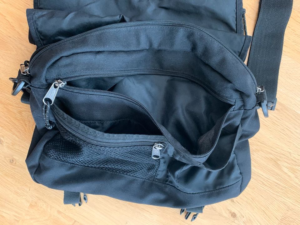 Eastpak Tasche, Umhängetasche, Laptoptasche,Schultertasche in Berlin