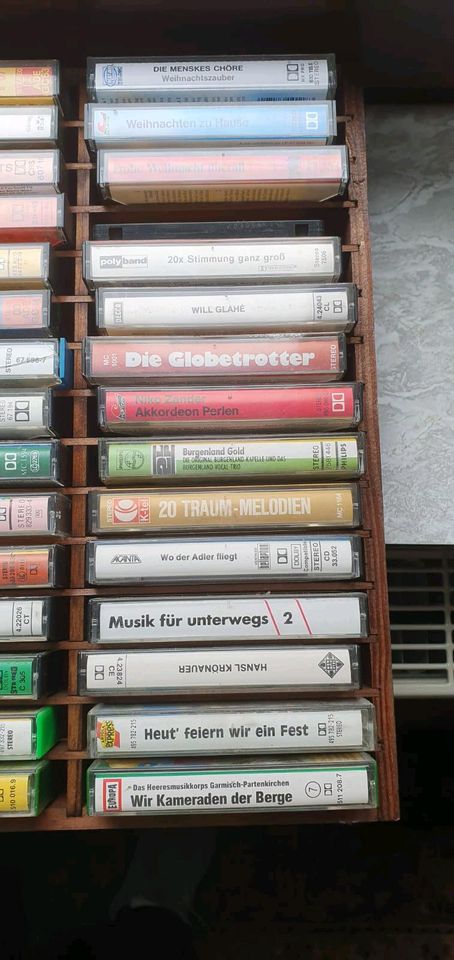 45 Musikkassetten Originale in Holzbox in Völklingen