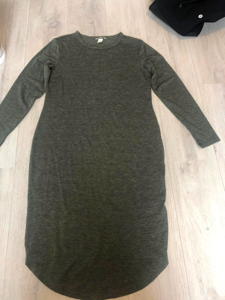 H&M Basic Kleid Gr. L in Gießen