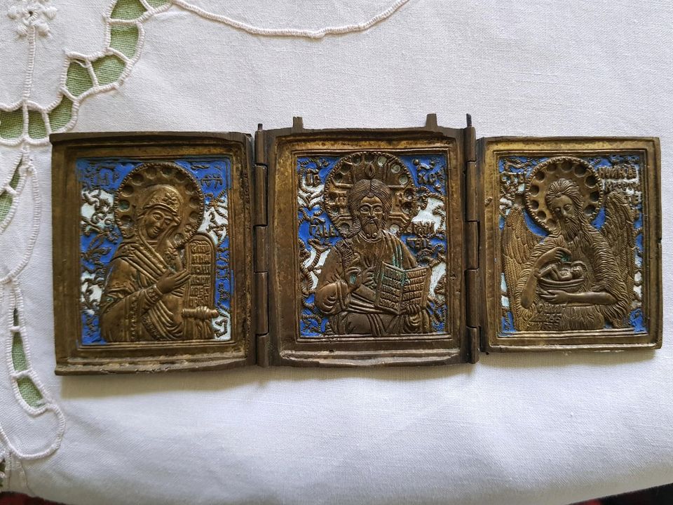 Triptychon aus Bronze, klappbar in Ahlen