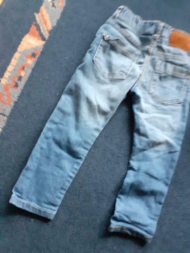 **Gebr.,blaue Jeans Gr.104 v."boboli"** in Schönkirchen