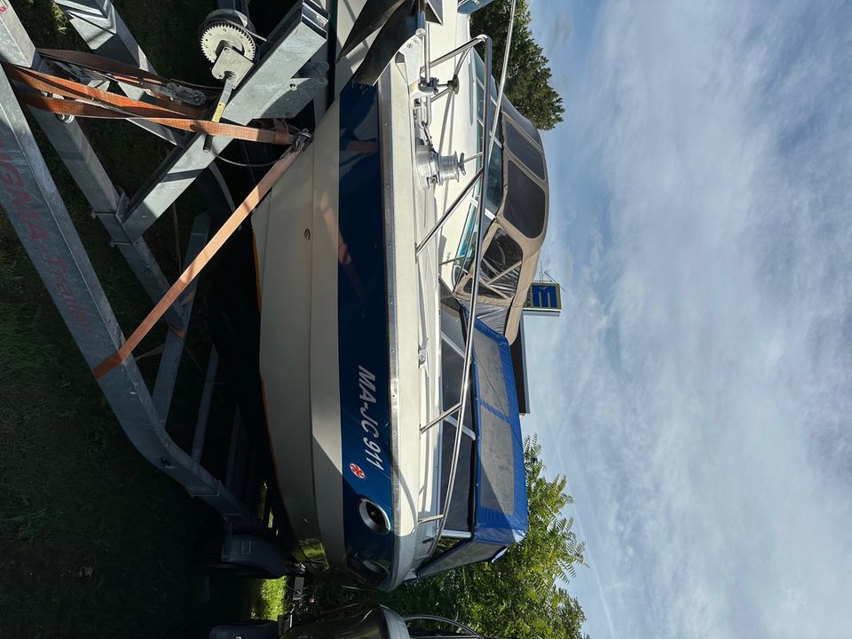 Glastron RV790 Laraya 330PS Sportboot Motorboot evt. Liegeplatz in Mainz