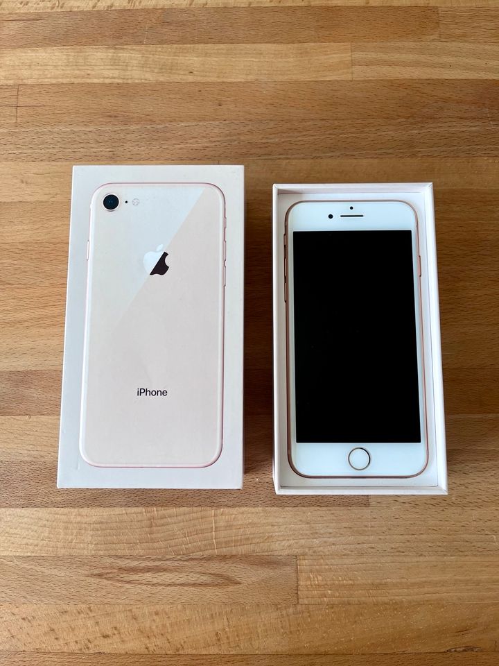 iPhone 8 Gold 64GB in Berlin