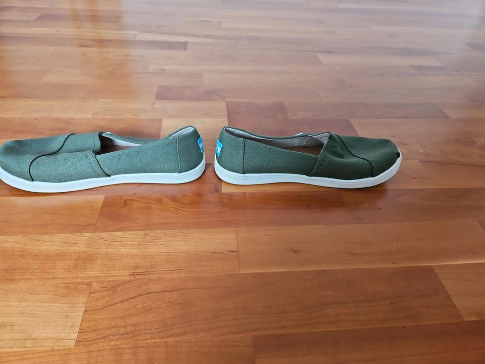 Leinenslipper von TOMS Gr. 37 in München