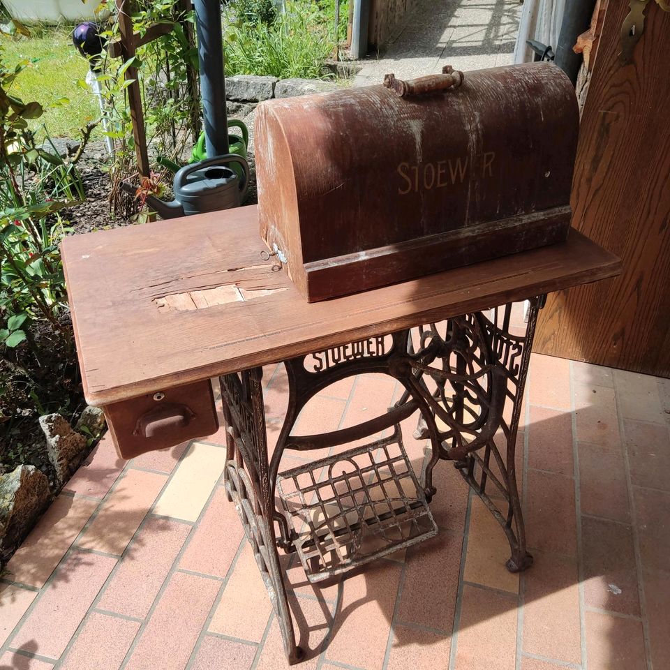 Antike Stoewer Nähmaschine in Königheim