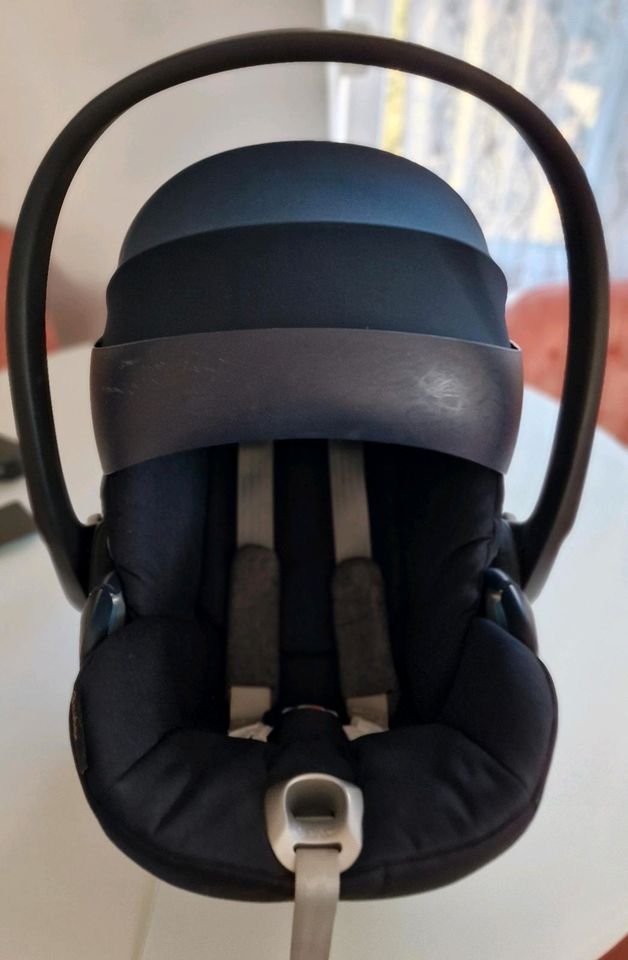 Cybex Platinum Babyschale/ Kindersitz dunkelblau in Nürnberg (Mittelfr)