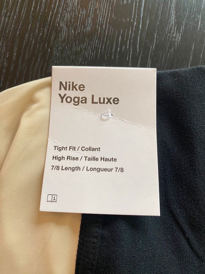 Neue Nike Yoga Luxe Leggings Gr.S in Düsseldorf