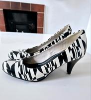❤️ Wunderschöne Lack Pumps ausgefallen Feel me Marco Tocci Gr 39 Nordrhein-Westfalen - Krefeld Vorschau