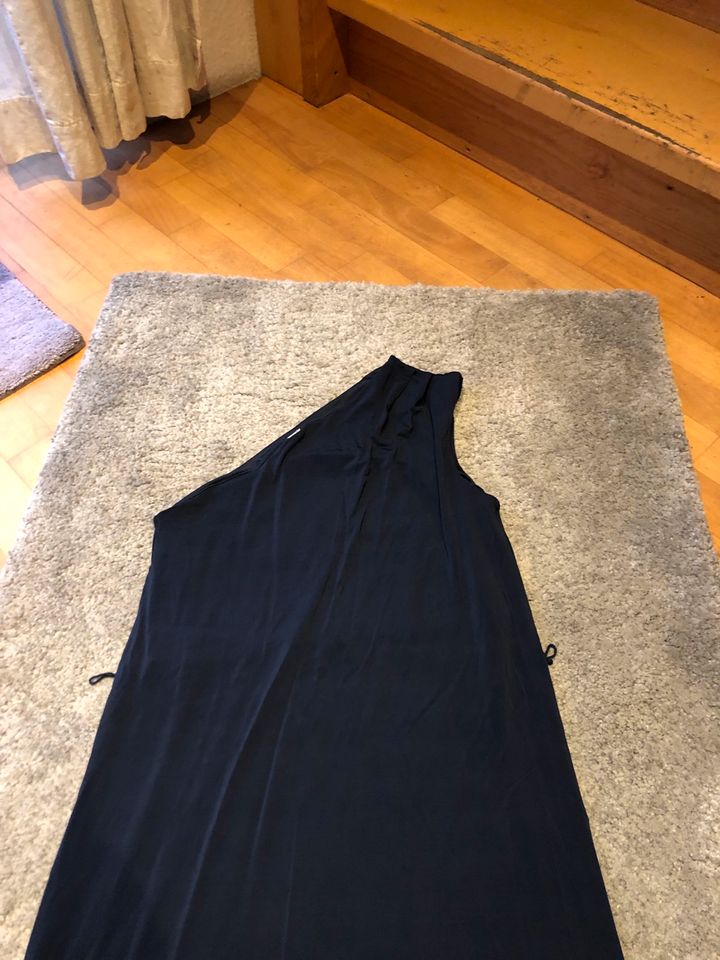 Elegantes Kleid blau asymmetrisch GrM in Drensteinfurt