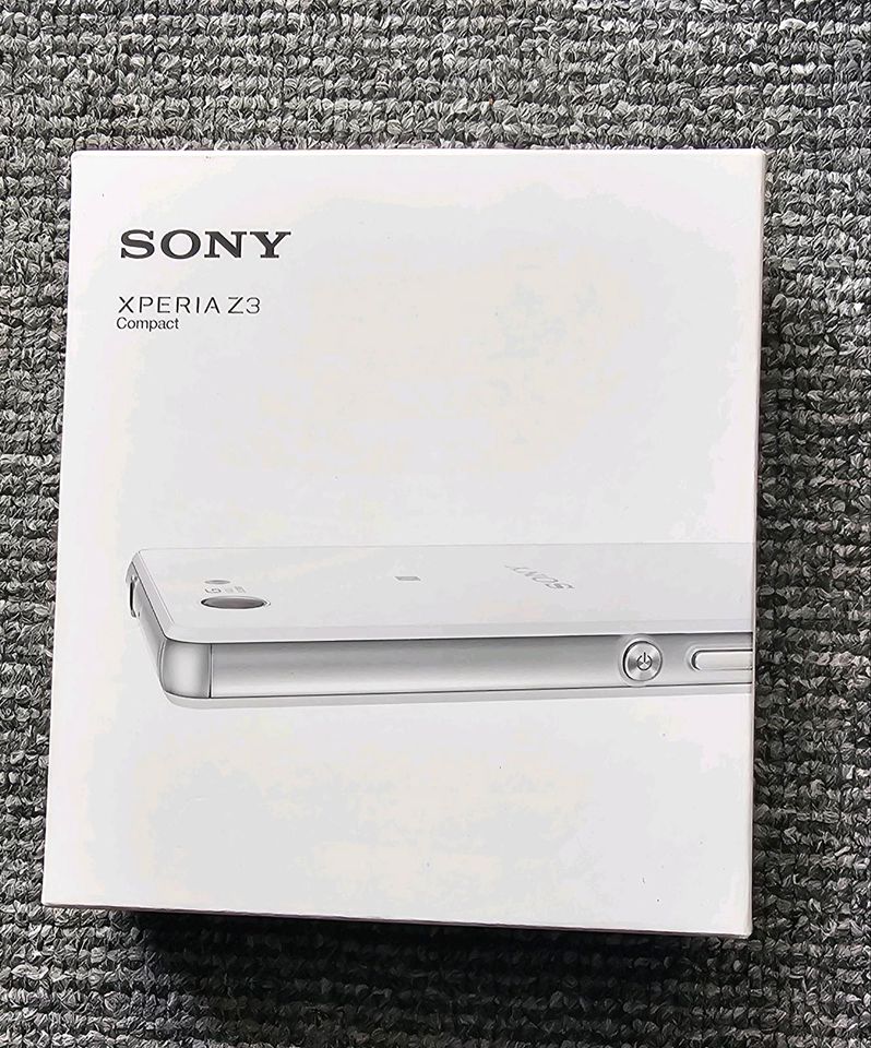 Magnetdocking Sony dk48 und Verpackung Sony Xperia Z3 compact in Fürstenfeldbruck