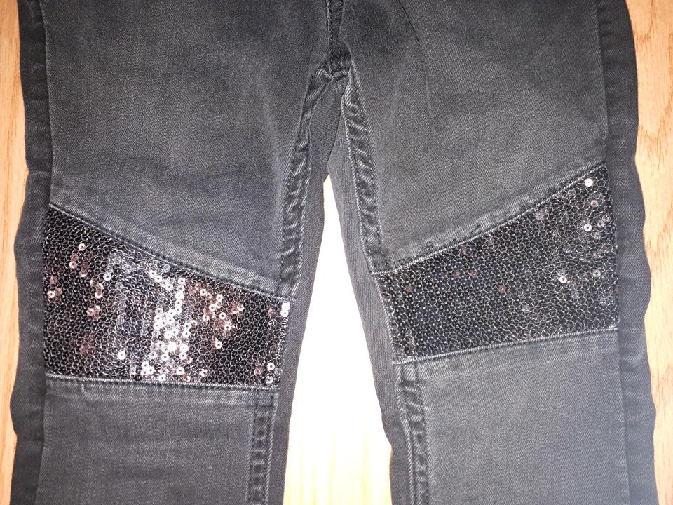 Jeansleggings mit Glitzerpailetten Gr.116 von H&M in Borsdorf