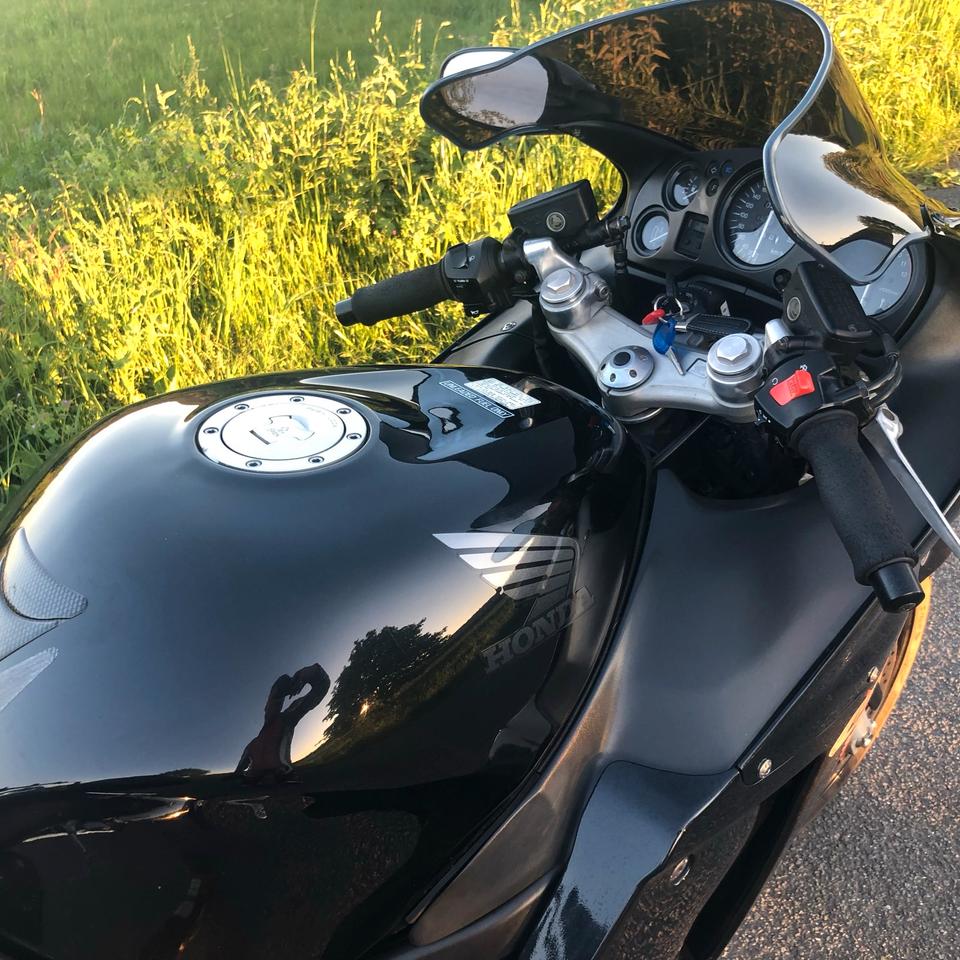 Honda CBR 1100 XX, Blackbird, TÜV,Checkheft, Koffer, Top Zustand in Geratal