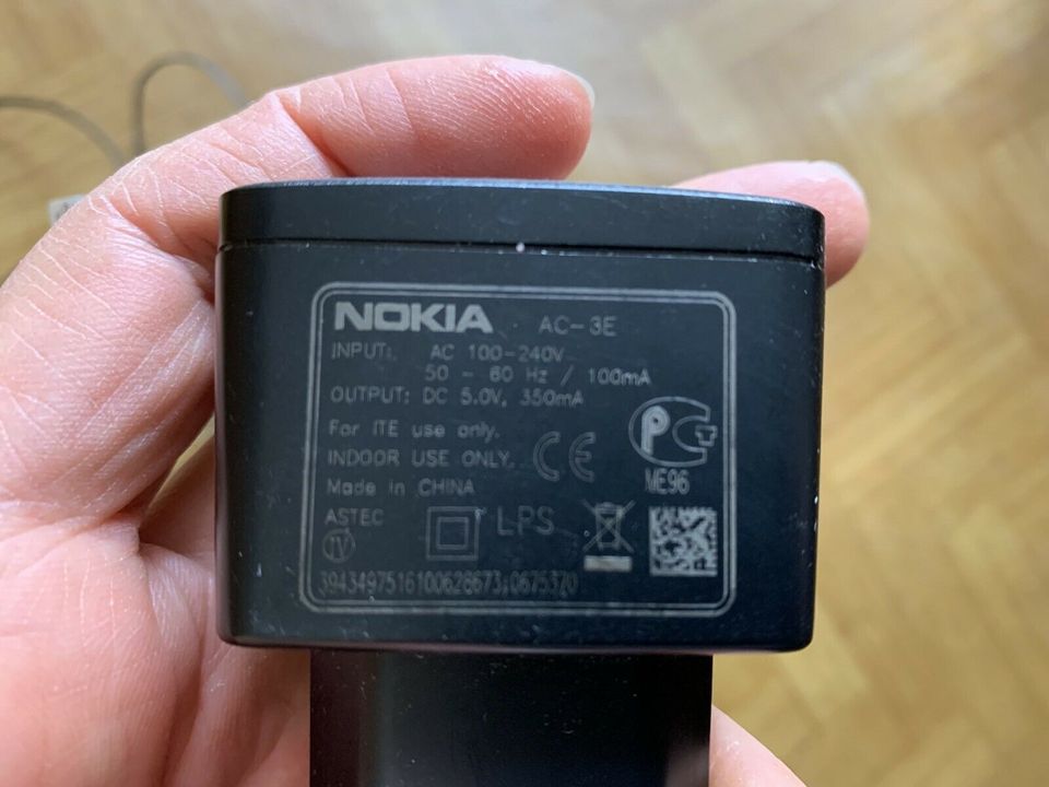 Netzteil von altem Nokia-Handy in Großröhrsdorf