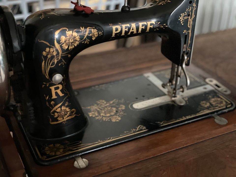 PFAFF R antike Nähmaschine mit Untergestell PFAFF R in Hannover