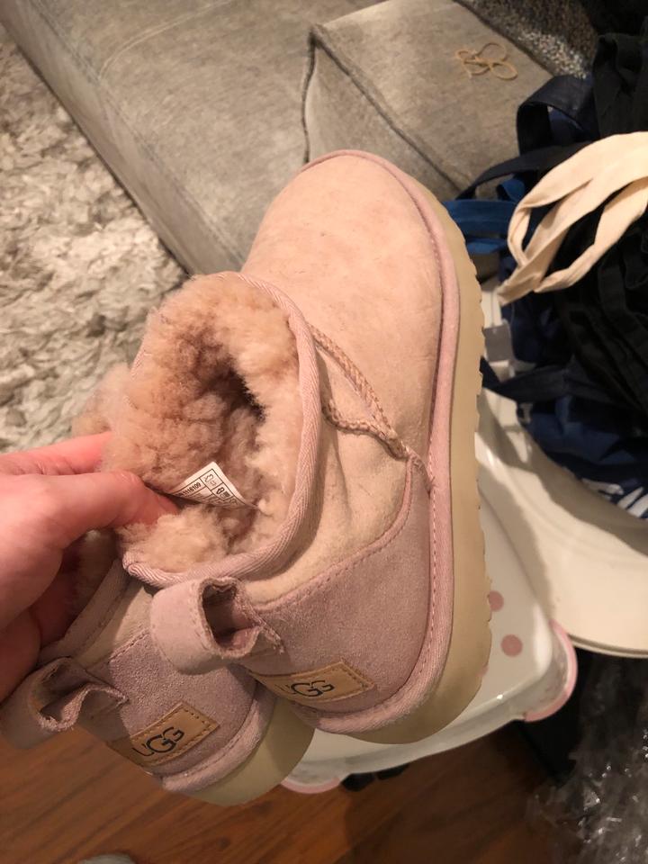 UGG Boots rosa Classic Ultra Mini NP: 170€ Gr.40 kurz modern in Hamburg