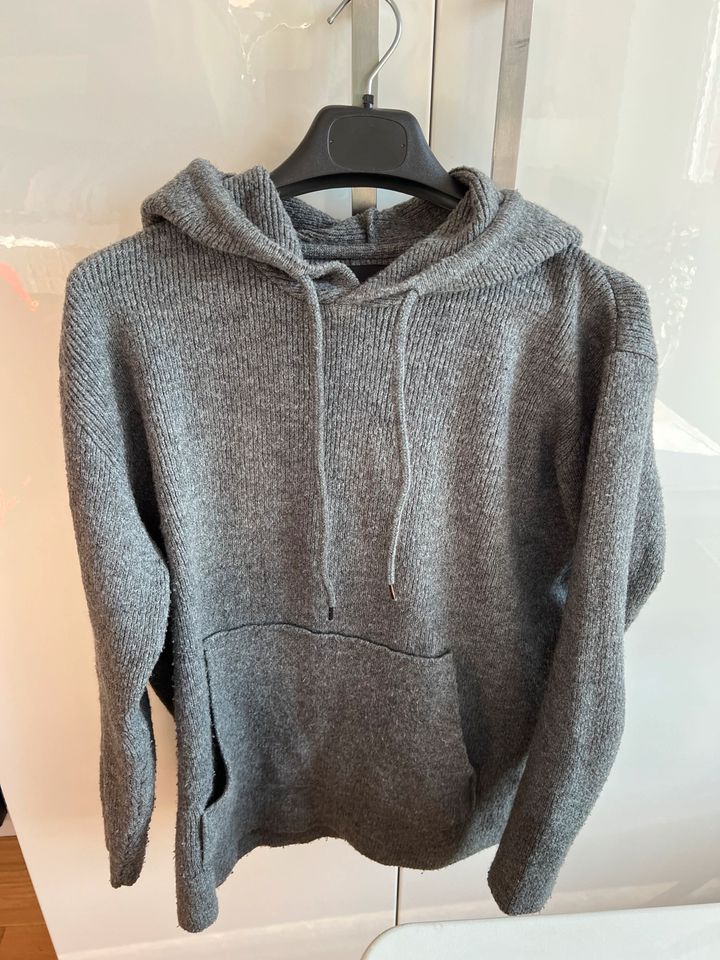 Strick Pullover Bershka (Hoodie) in Nordrhein-Westfalen - Dinslaken | eBay  Kleinanzeigen ist jetzt Kleinanzeigen