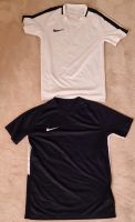 2× Nike Sport Shirt Trikot Größe S/M weiß/schwarz Hessen - Liederbach Vorschau