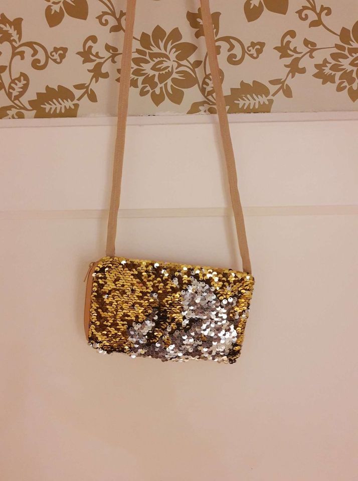 Neu Handytasche Pailletten Umhängetasche Farbe Gold /Silber in Hamburg