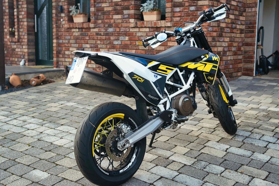 Husqvarna 701 Supermoto in Düren